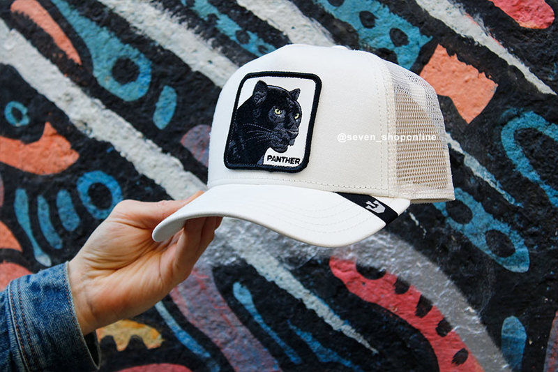 gorra pantera blanca