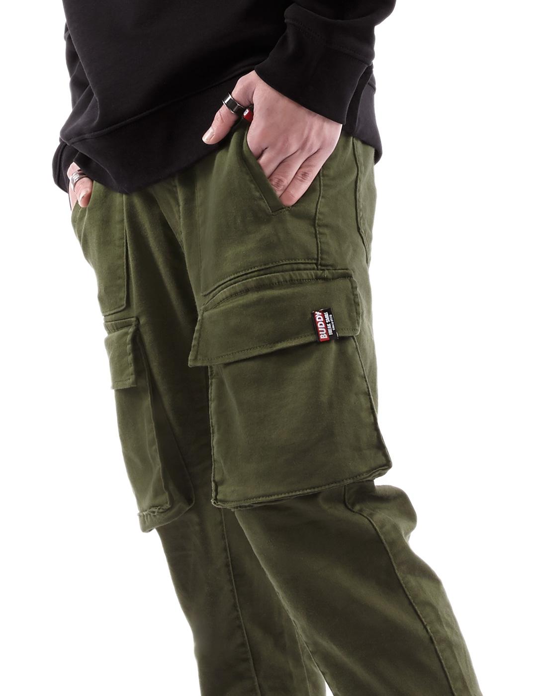 Pantalón Buddy verde militar cerrado con bolsillos