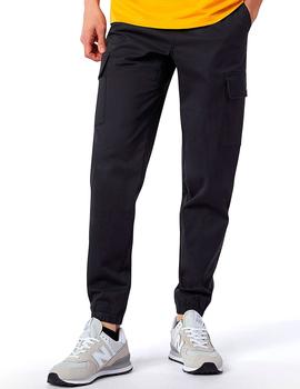 Pantalón cargo New Balance negro para hombre