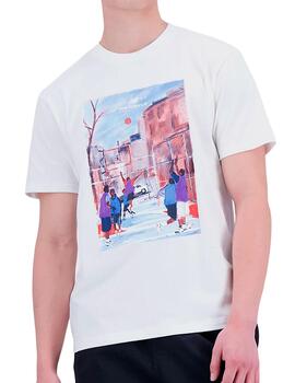 Camiseta New Balance blanca con dibujos de baloncesto