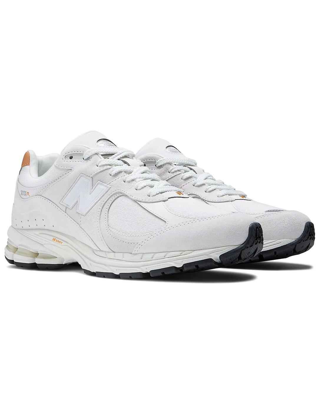 Zapatillas New Balance 2002R blancas para chico