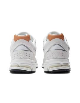 Zapatillas New Balance 2002R blancas para chico