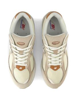 Zapatillas New Balance 2002R beige para chico