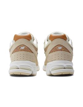 Zapatillas New Balance 2002R beige para chico