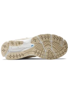 Zapatillas New Balance 2002R beige para chico