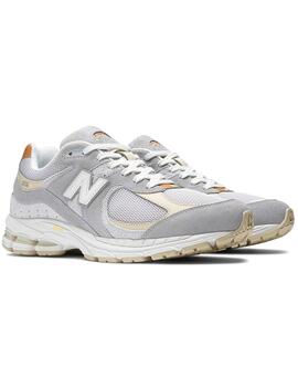 Zapatillas New Balance 2002R grises para chica y chico
