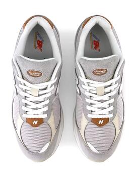 Zapatillas New Balance 2002R grises para chica y chico