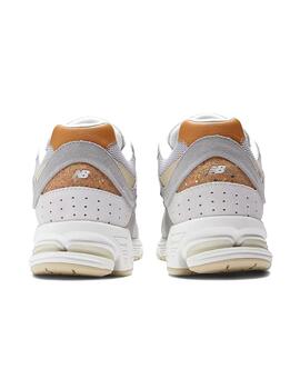 Zapatillas New Balance 2002R grises para chica y chico