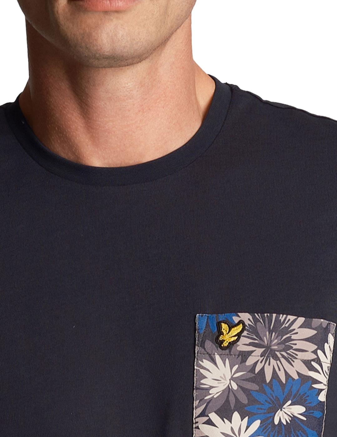 Camiseta Lyle Scott azul marino con bolsillo de flores