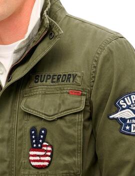 Chaqueta militar Superdry con parches