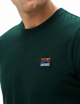 Camiseta Superdry verde botella estilo outdoor