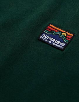 Camiseta Superdry verde botella estilo outdoor