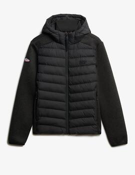 Cazadora Superdry negra mangas sudadera