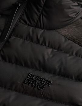 Cazadora Superdry negra mangas sudadera