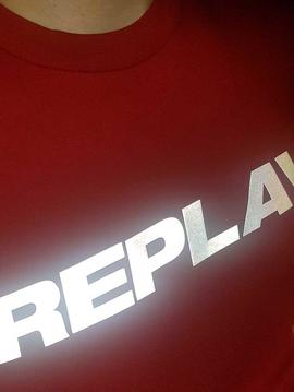 Sudadera Replay roja con logotipo reflectante