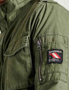 Chaqueta Superdry verde militar con bolsillos