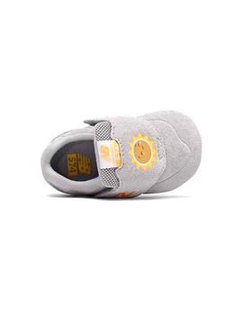 Calzado New Balance gris sol sonriente para bebé