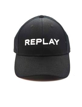 Gorra negra cerrada con el nombre de la marca Replay cosido