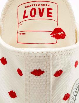 Converse blancas con labios rojos para chica