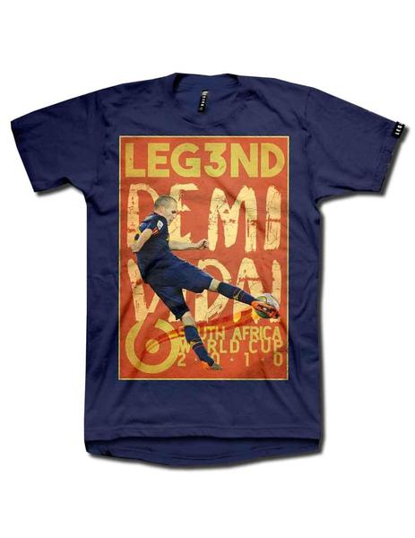 Camiseta Legend de Iniesta marcando el gol del mundial